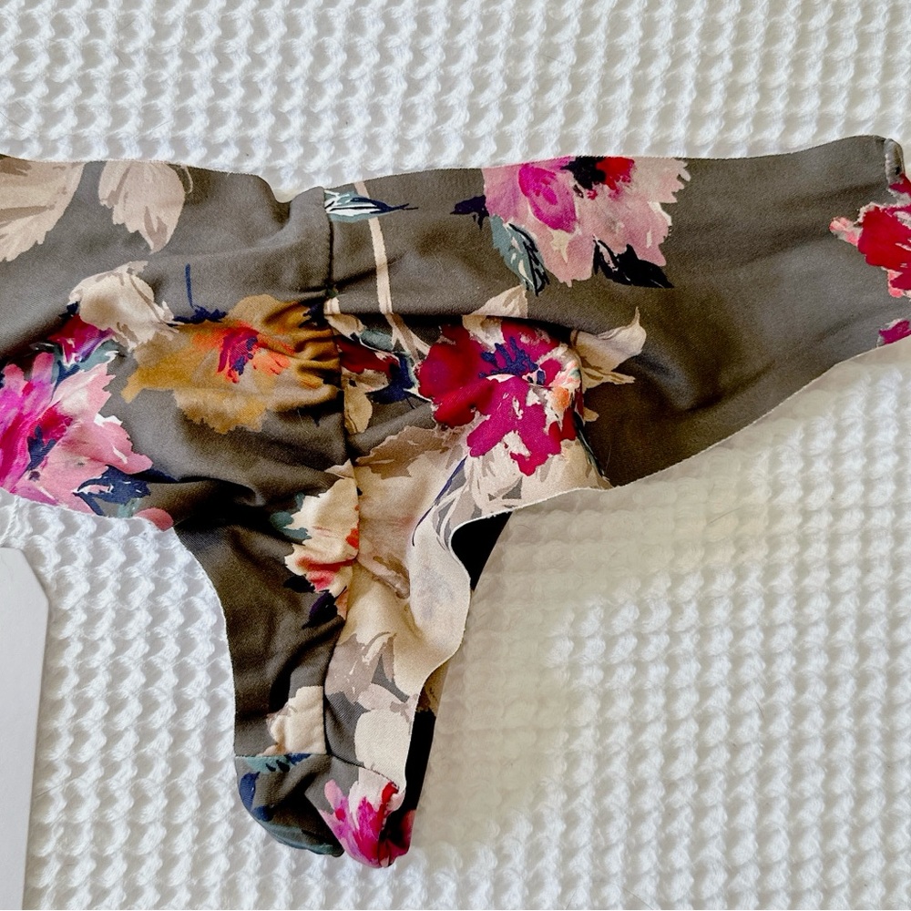 RARE♥️NWT BOYS + ARROWS DARLING KIKI RUCHED CHEEKY BIKINI BOTTOM XS FLORAL PRINT